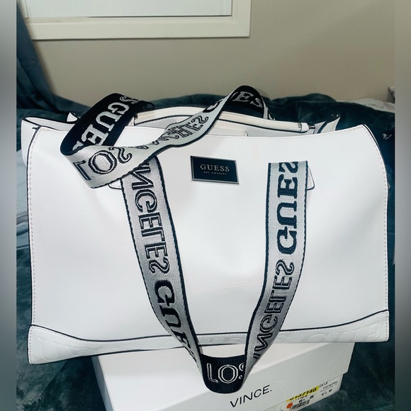 Guess bag - Picture 2 of 3